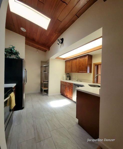 2241 Northeast 38th Street - Photo 7 of 25