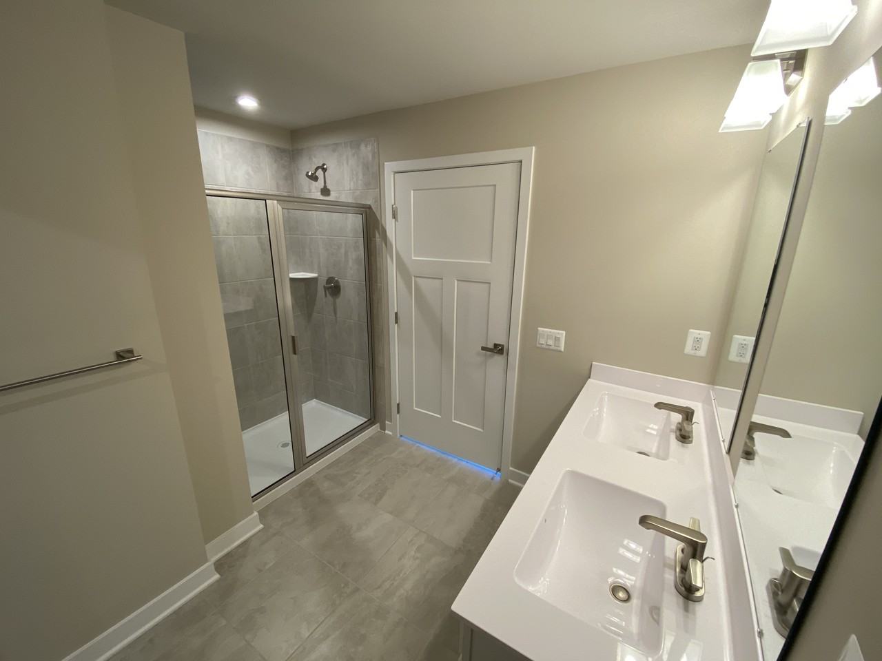 18422 Centennial Circle - Photo 2 of 12