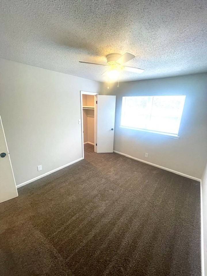 Chesney Woods Apartments - Photo 4 of 8