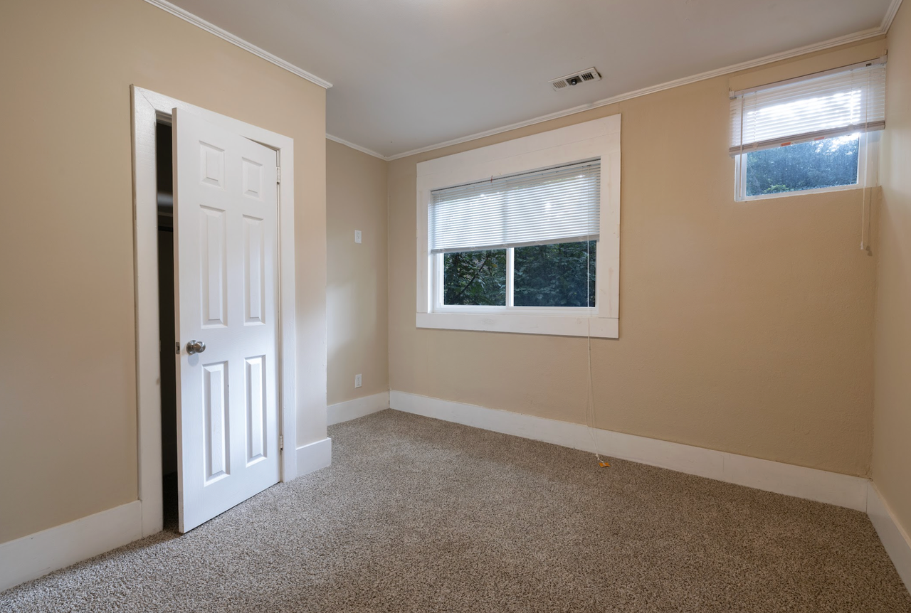 Walk to Campus! Downtown Apartment Available! - Photo 5 of 11