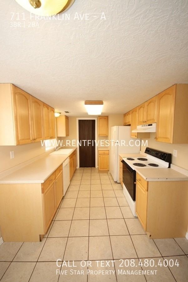 711 Franklin Avenue #A - Photo 3 of 12