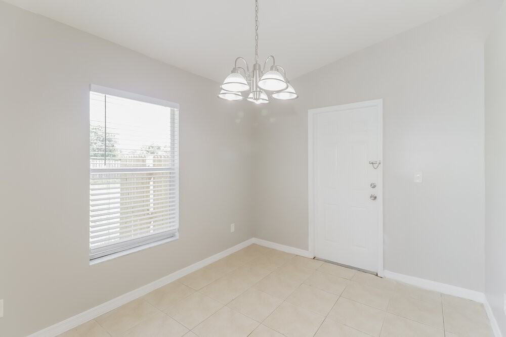 3238 Riverdale Dr - Photo 5 of 16