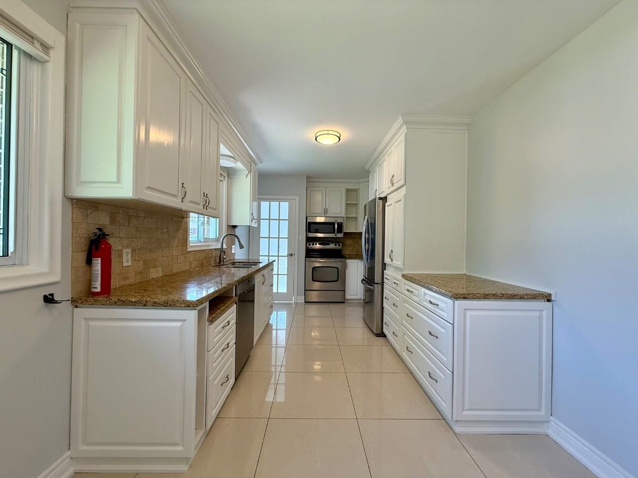 404 Grantham Ave - Photo 3 of 19