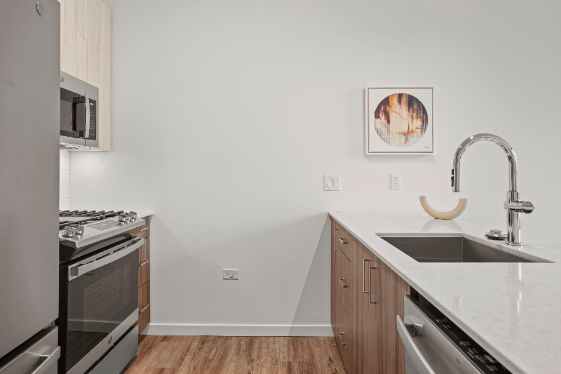 197 N Aberdeen St - Photo 2 of 9