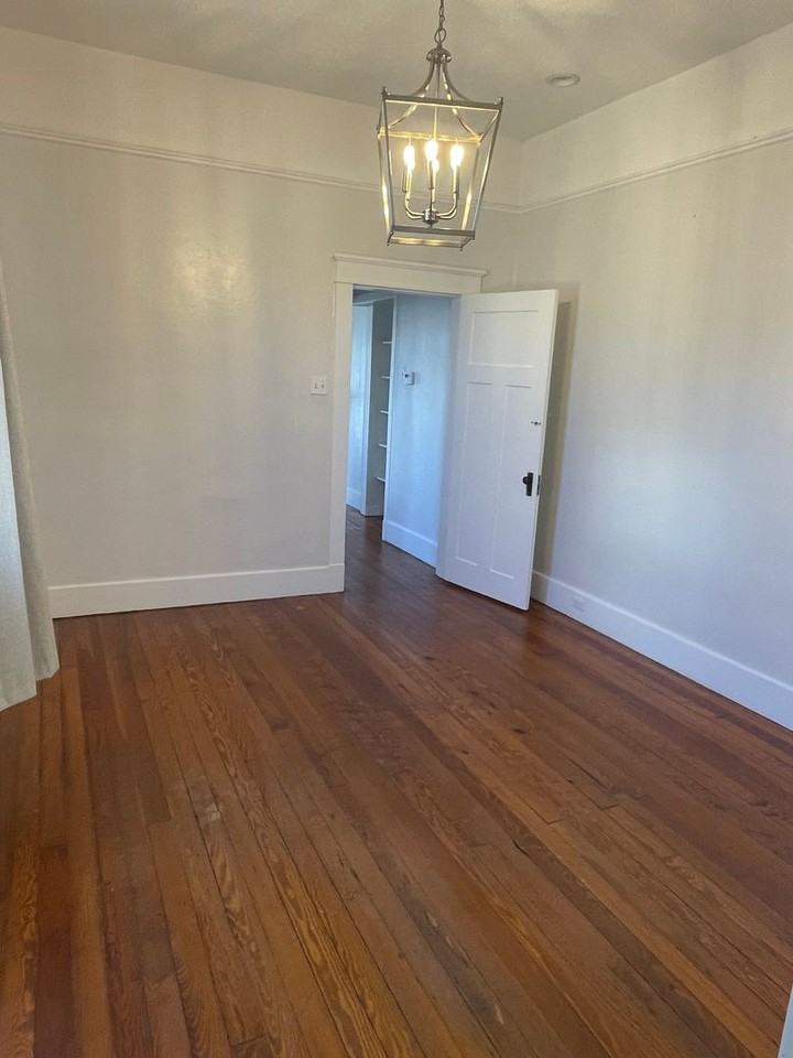 3113 3113 - 3115 Constance Street - Photo 4 of 26