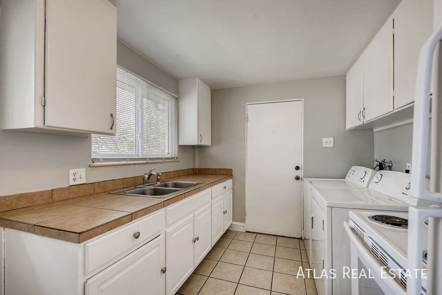 1379 Lansing St - Photo 2 of 28