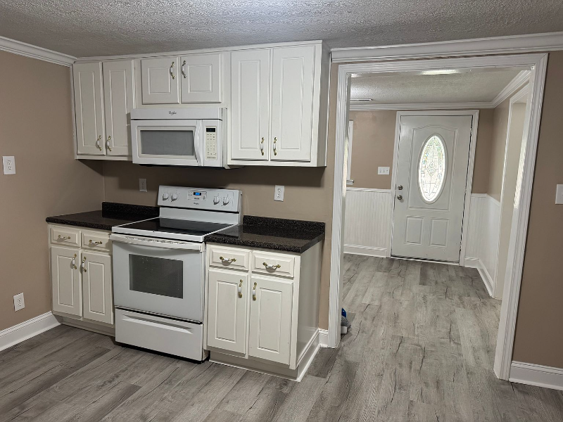 1806 Dallas Lake Rd - Photo 3 of 10