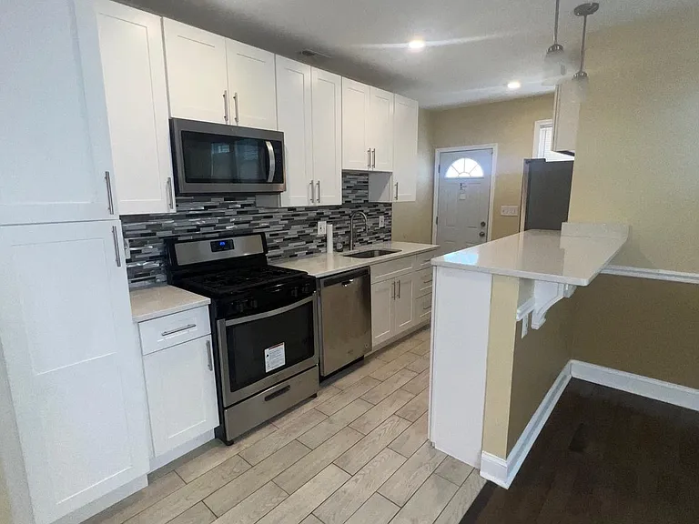 139 Ventnor Ter - Photo 3 of 13