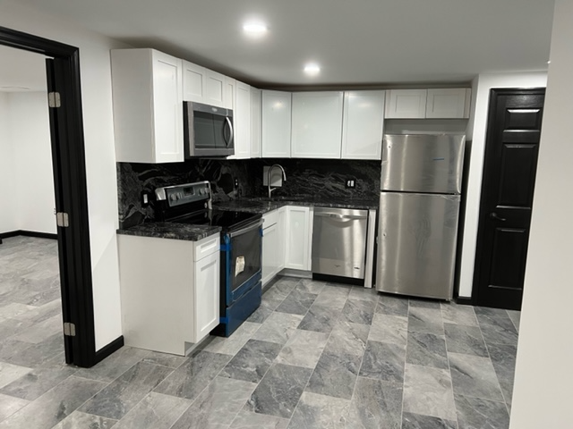 3831 Argyle Ter Nw - Photo 3 of 8