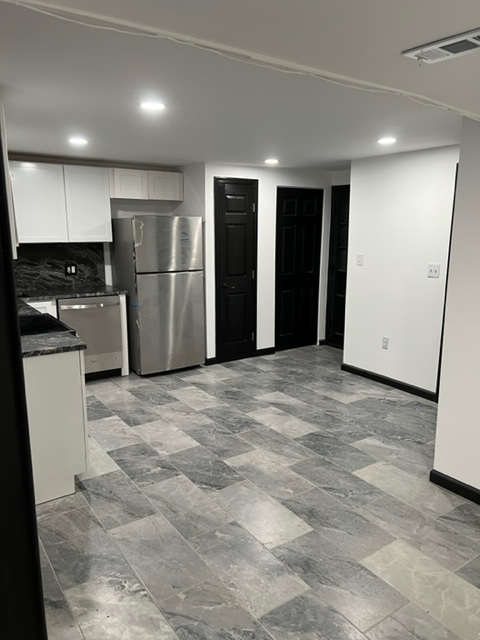 3831 Argyle Ter Nw - Photo 4 of 8