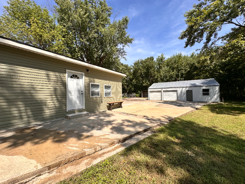 713 E Lincoln St - Photo 2 of 15