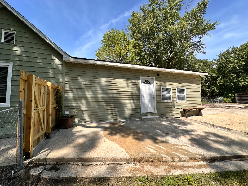 713 E Lincoln St - Photo 3 of 15