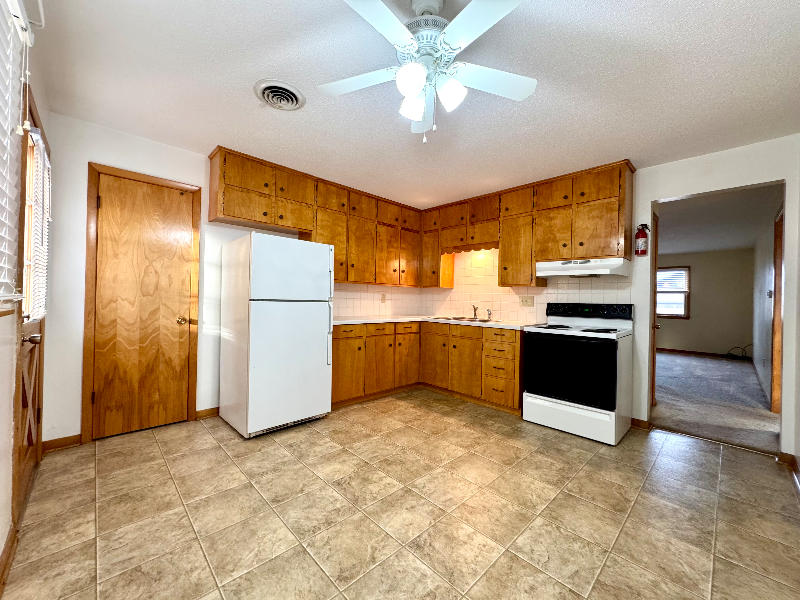 214 8th Ave Se #2 - Photo 3 of 17