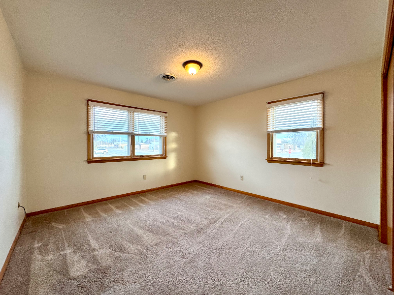 214 8th Ave Se #2 - Photo 2 of 17