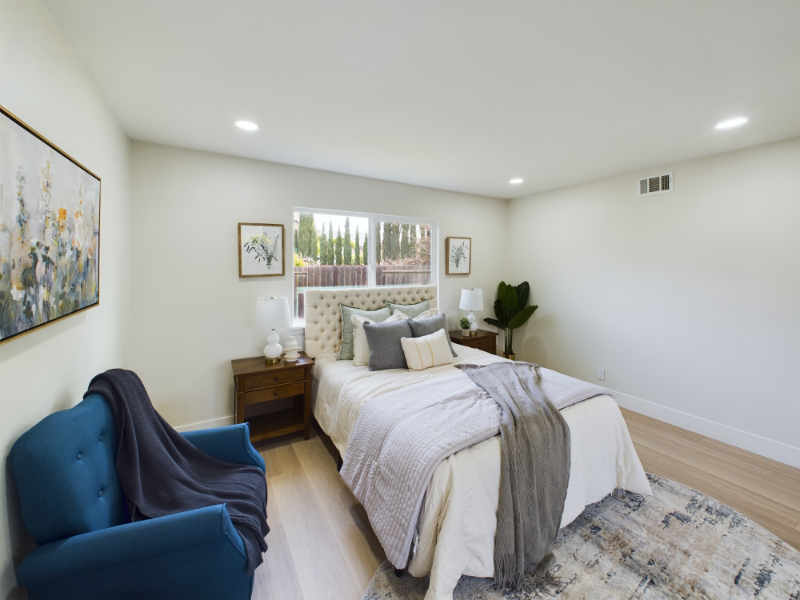 1382 N Capitol Ave - Photo 3 of 17