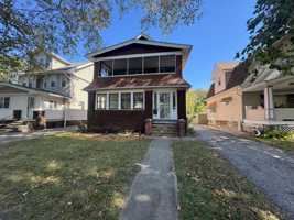 featured image of 471 E 143rd St