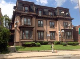 featured image of 98 Waterman St #6