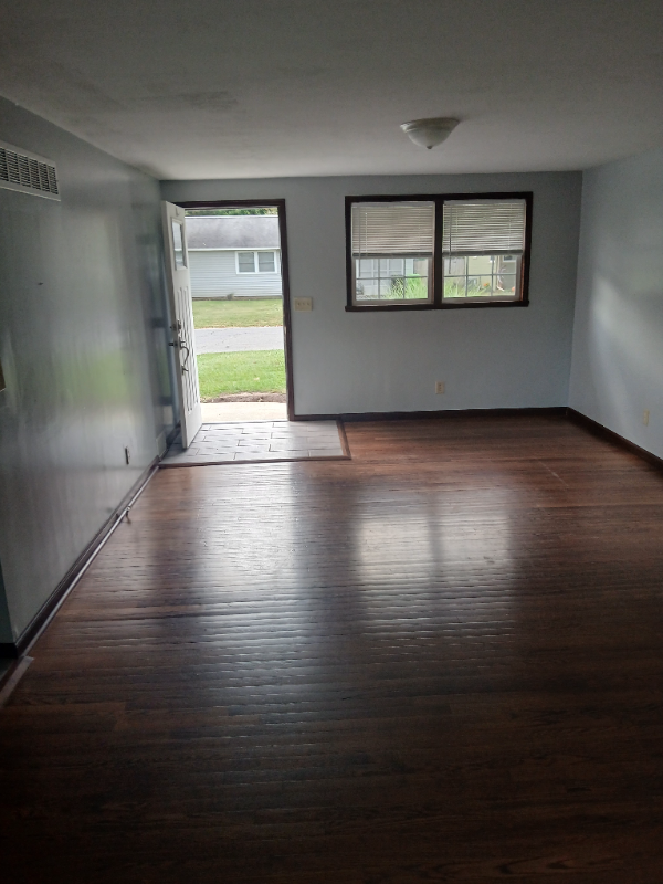 111 Plymouth Ave S - Photo 2 of 8