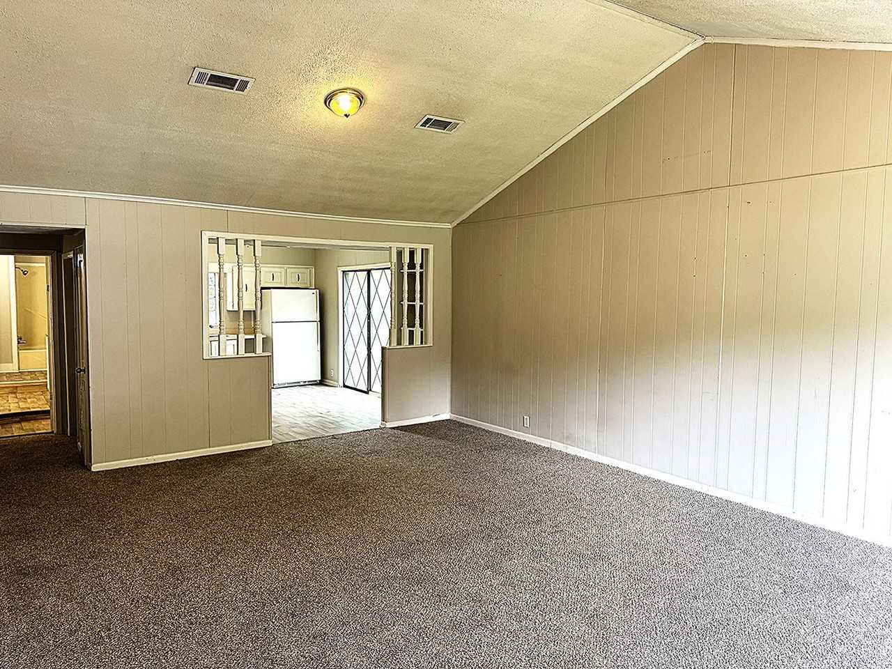 1231 Waller Ave - Photo 5 of 17