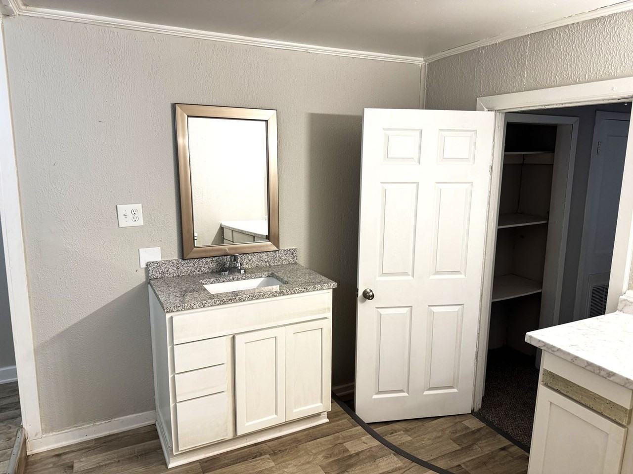 1231 Waller Ave - Photo 7 of 17