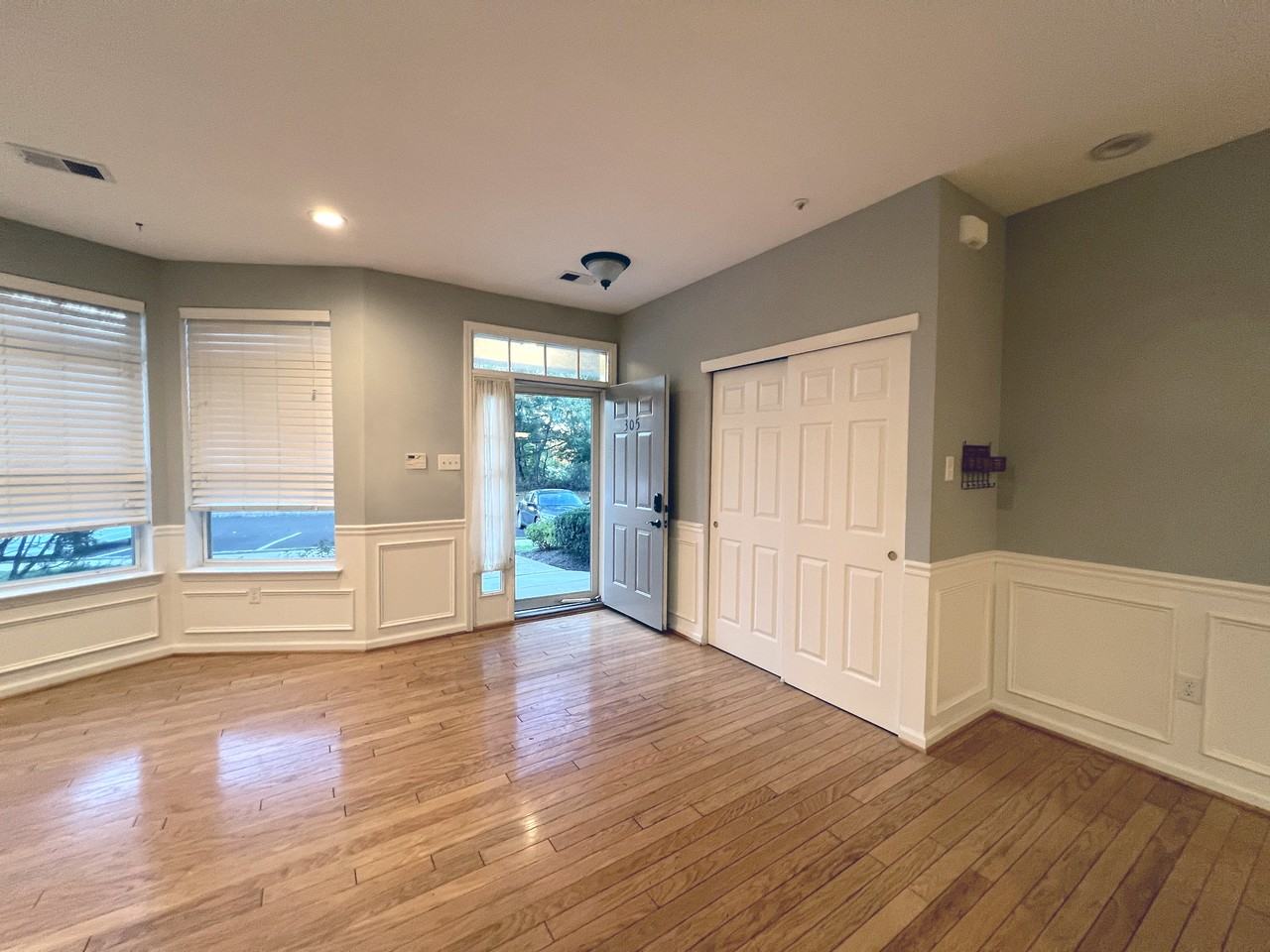 305 Dresher Woods Dr #305 - Photo 2 of 18