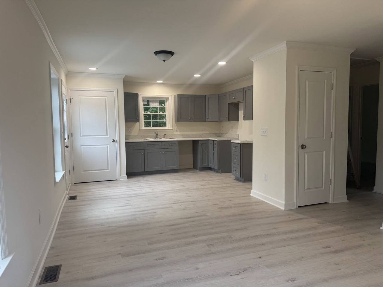 809 Market St #A - Photo 2 of 10