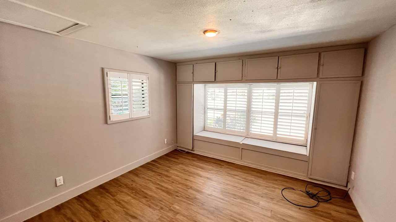 5302 Weirwood Ave - Photo 3 of 40