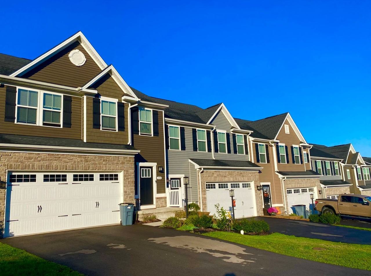 312 Frances Lane - Photo 3 of 35