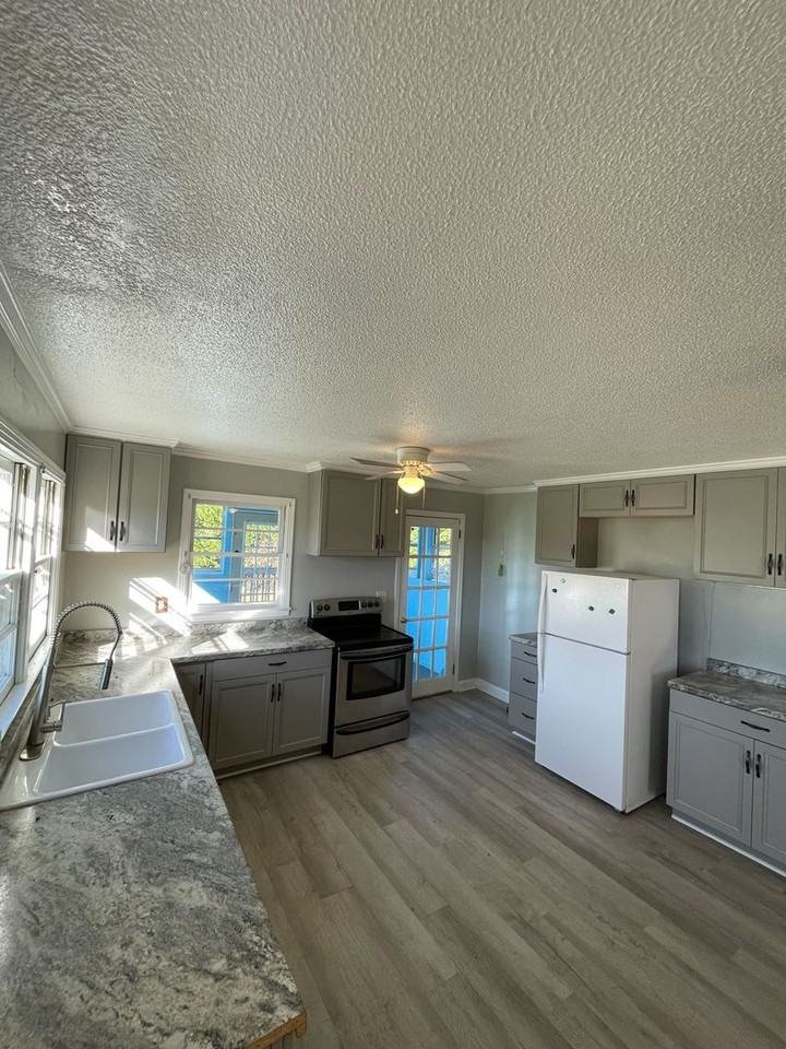 961 Iron Bridge Rd - Photo 3 of 7