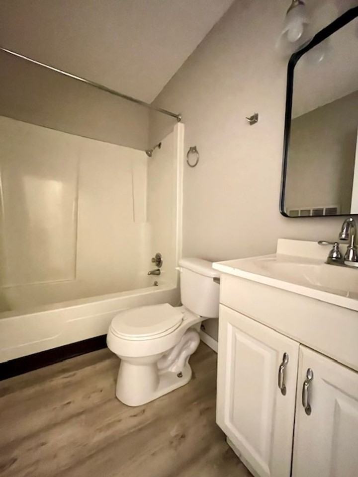 133 N West St Apt B6 #B6 - Photo 4 of 4