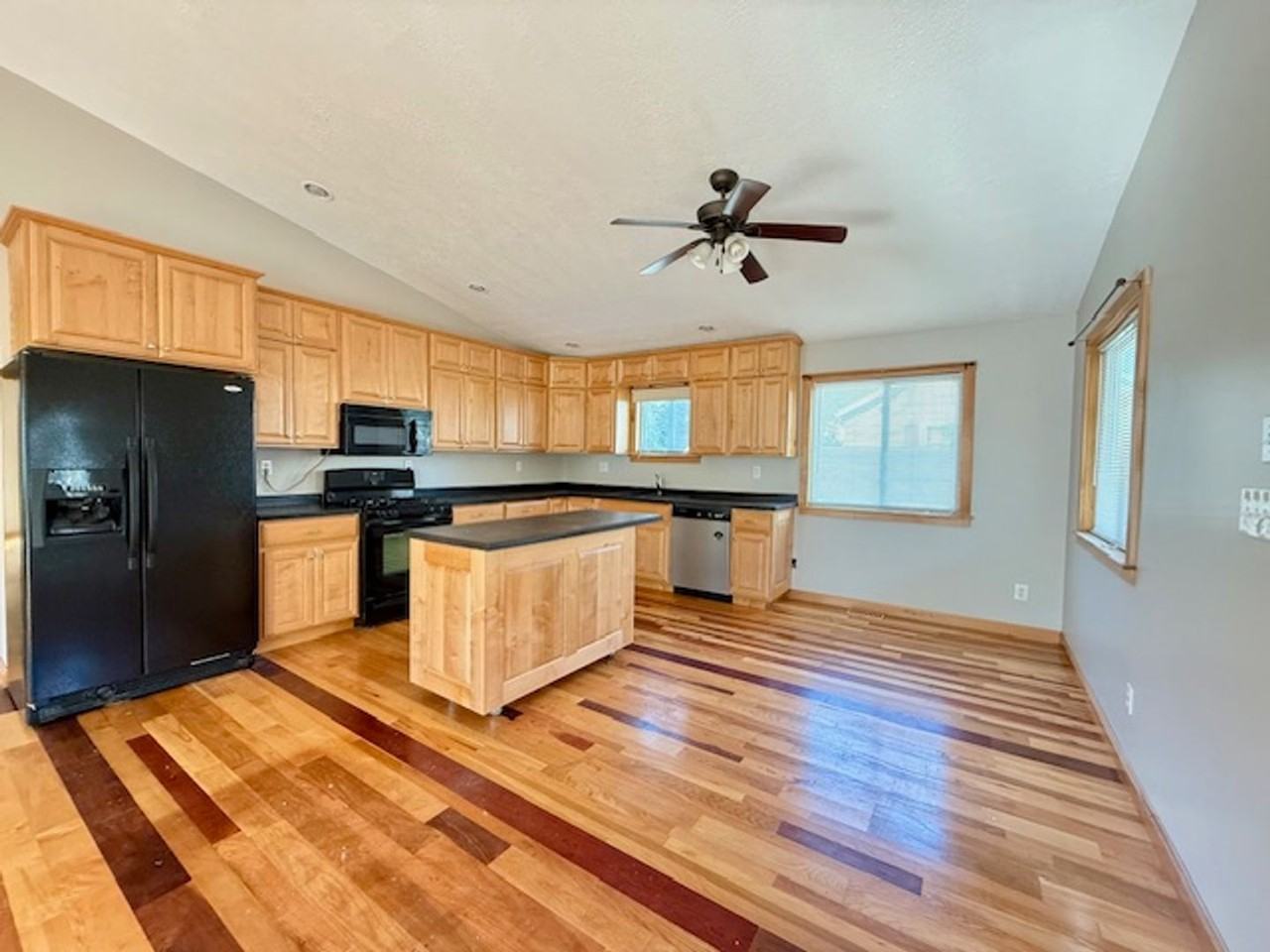 119 Pearl St - Photo 2 of 9