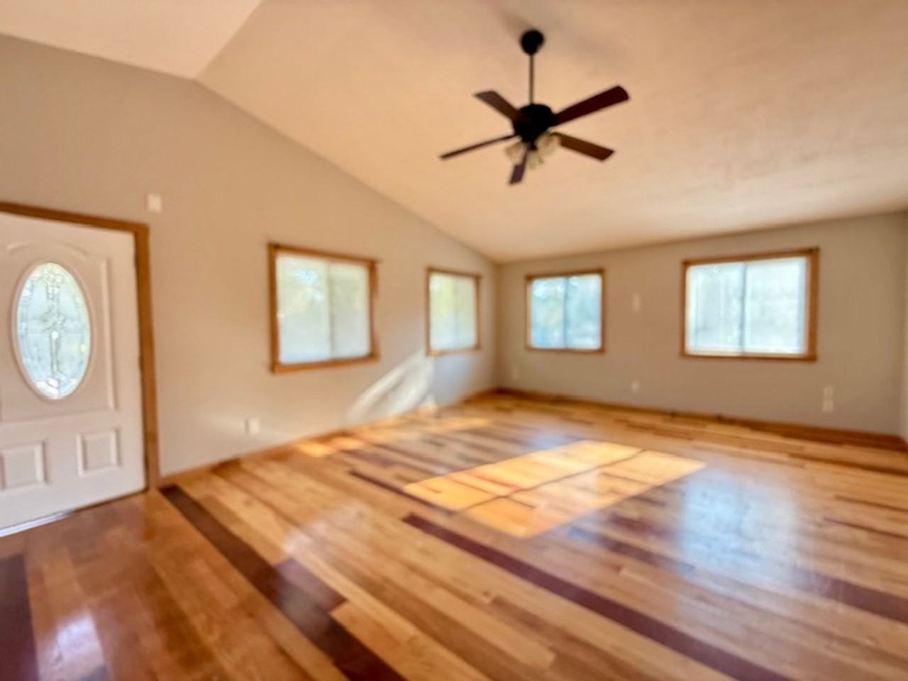 119 Pearl St - Photo 3 of 9