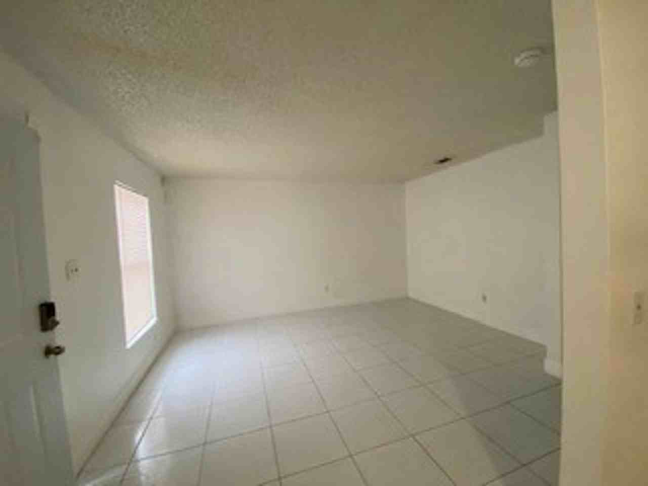 616 Columbia St - Photo 6 of 7