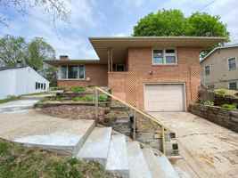 featured image of 2540 Boyd St