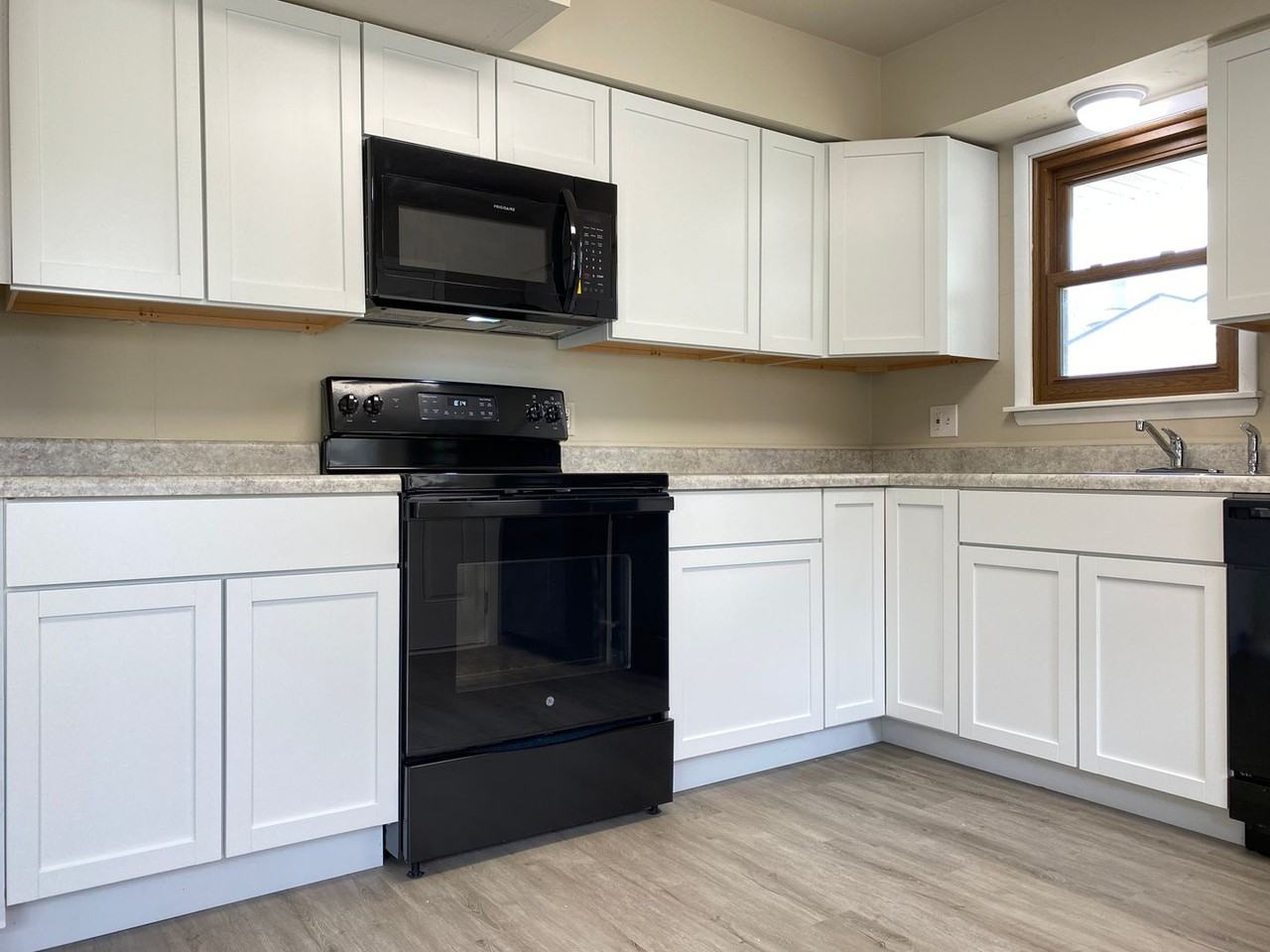 2540 Boyd St - Photo 2 of 27