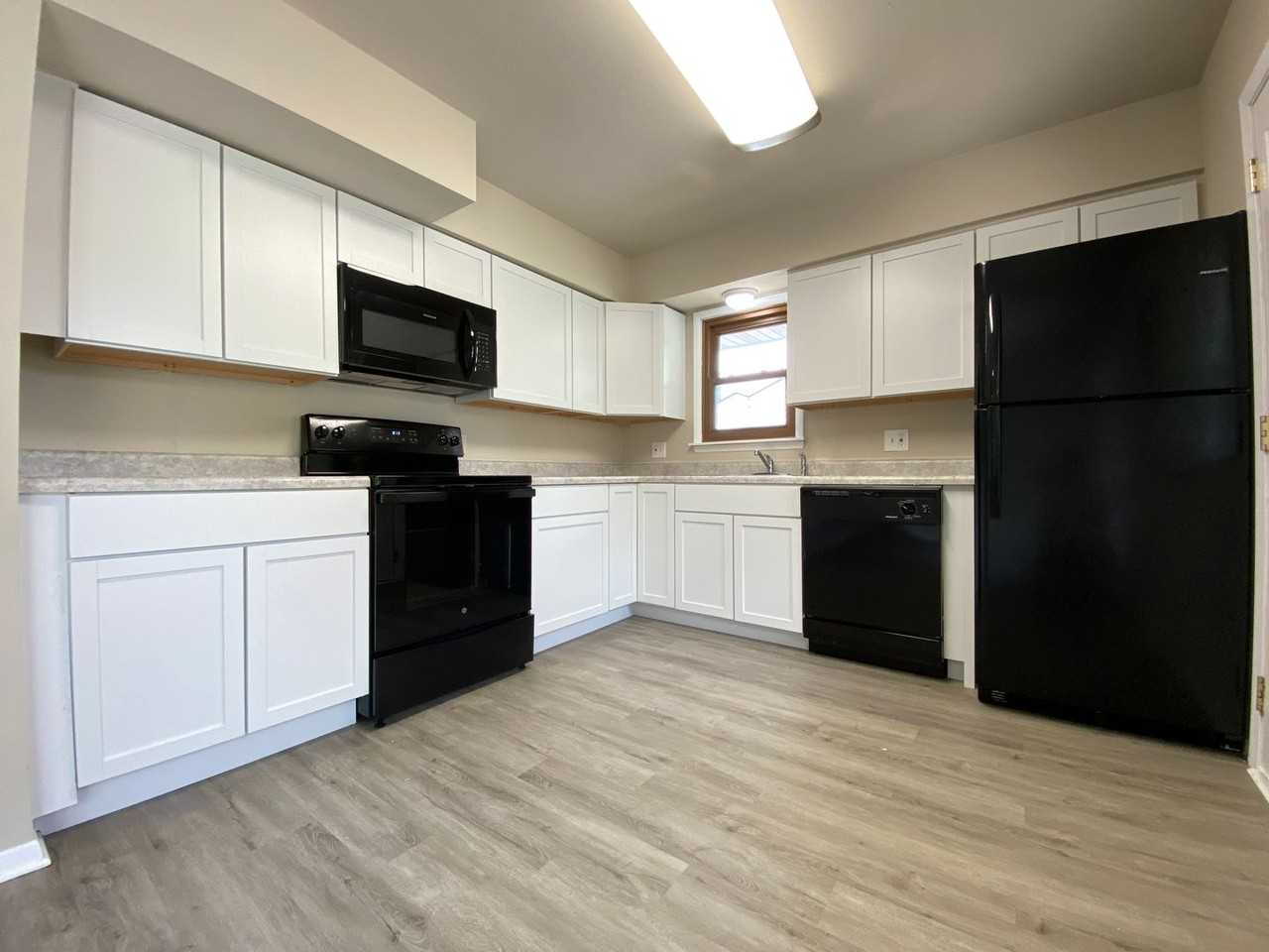 2540 Boyd St - Photo 3 of 27