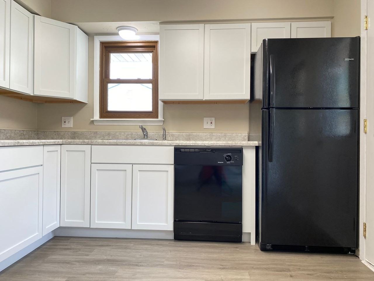 2540 Boyd St - Photo 5 of 27