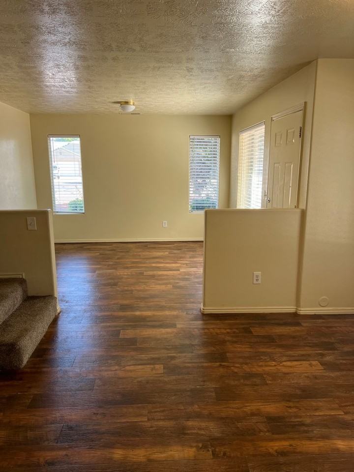 1175 N 1650 W - Photo 6 of 23