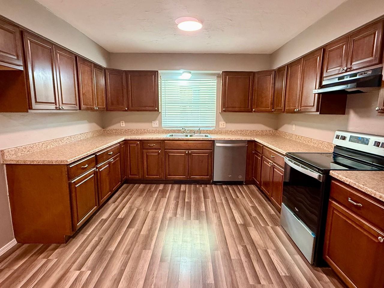 2902 Pine Ridge Rd - Photo 6 of 17