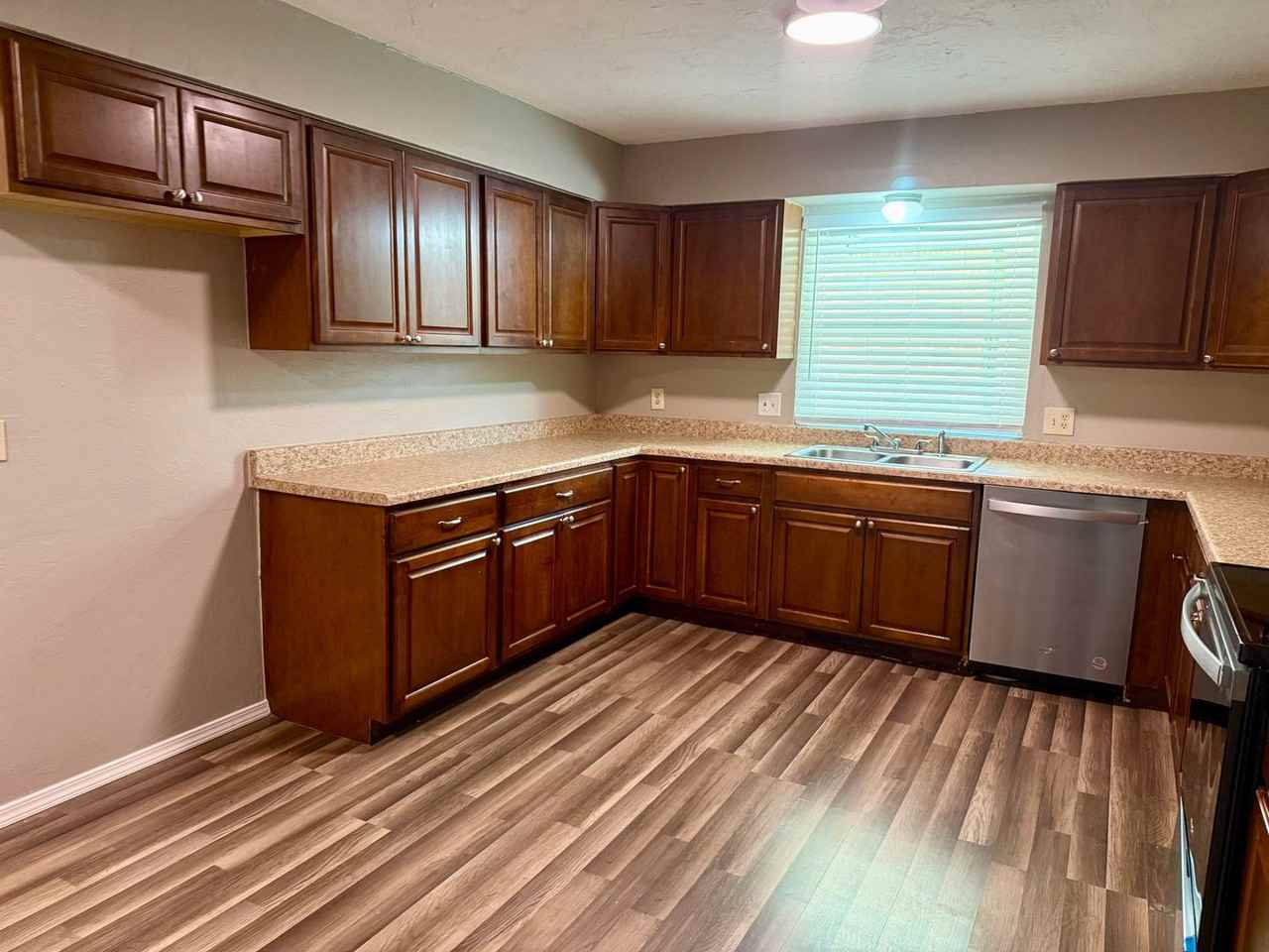 2902 Pine Ridge Rd - Photo 7 of 17