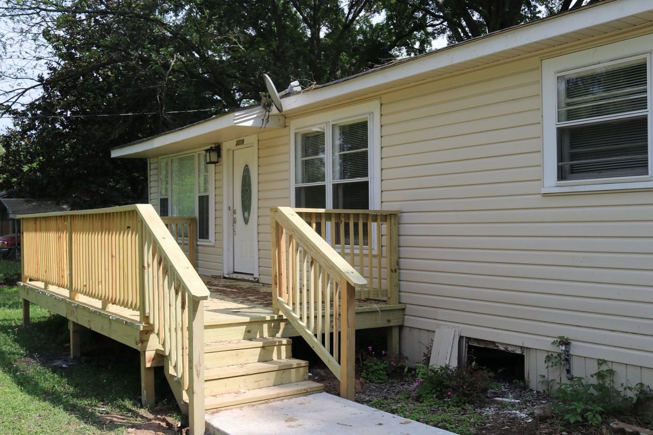 2219 Amelia Ave - Photo 2 of 21