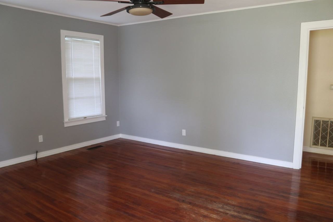 2219 Amelia Ave - Photo 3 of 21