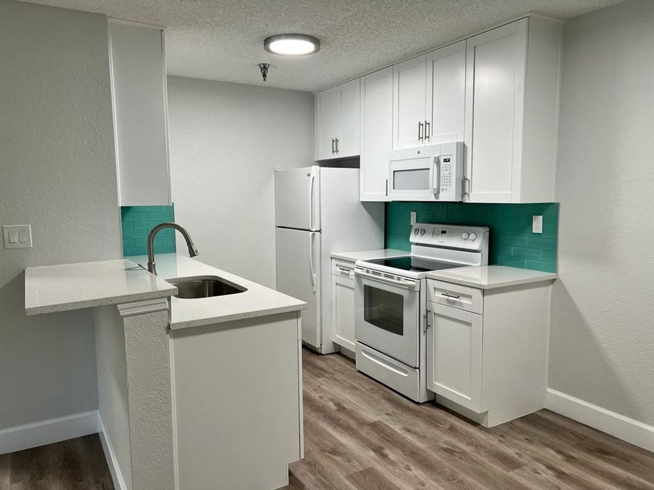 10265 Gandy Blvd N - Photo 6 of 17