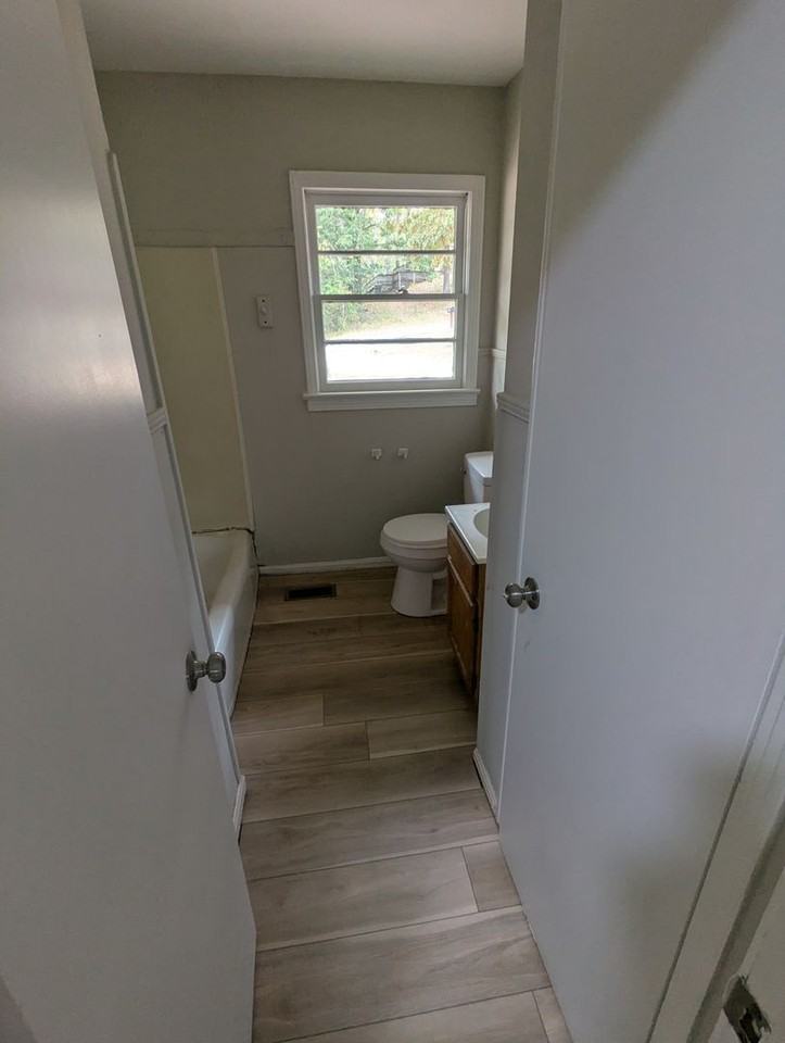 2725 1st St E - Photo 3 of 6