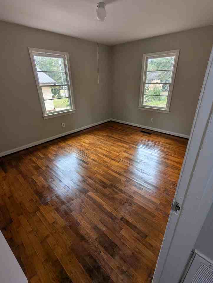 2725 1st St E - Photo 4 of 6