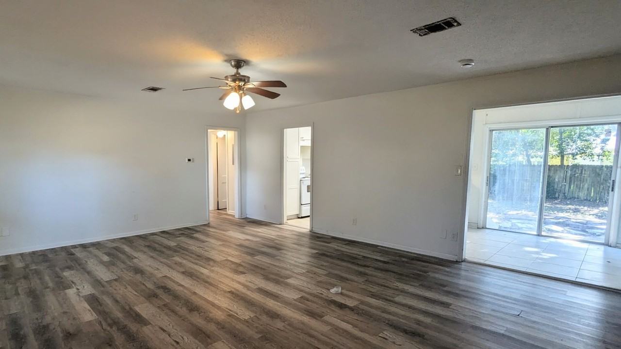 121 Rue Max Street - Photo 2 of 12