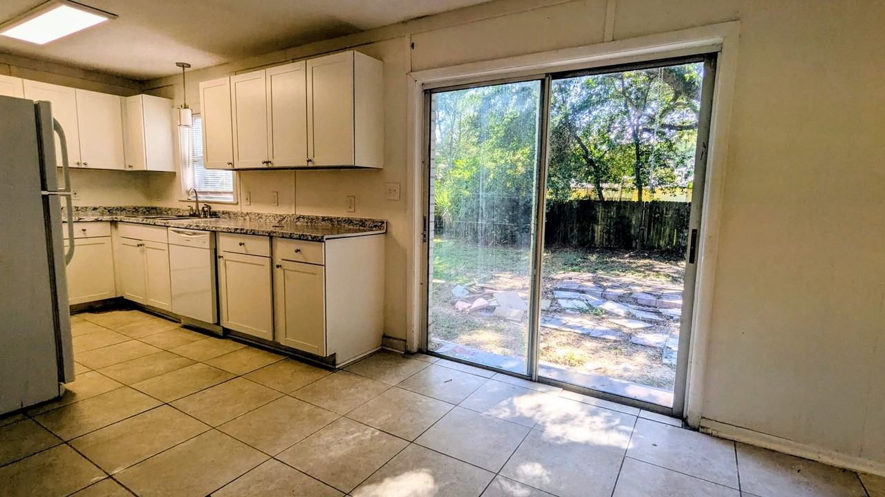 121 Rue Max St - Photo 6 of 14