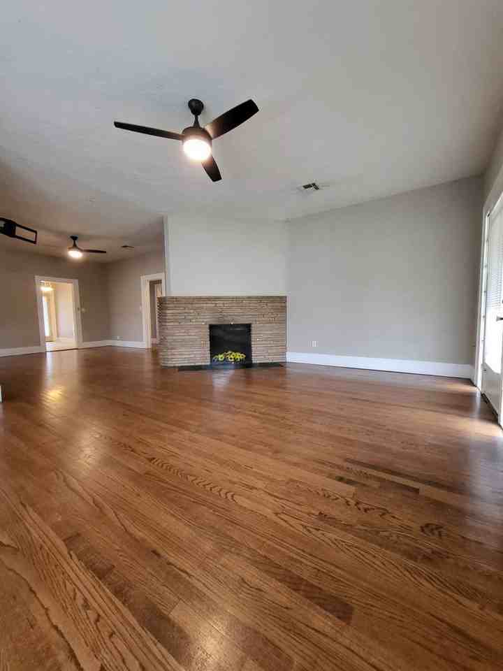 212 W Eufaula St - Photo 3 of 17