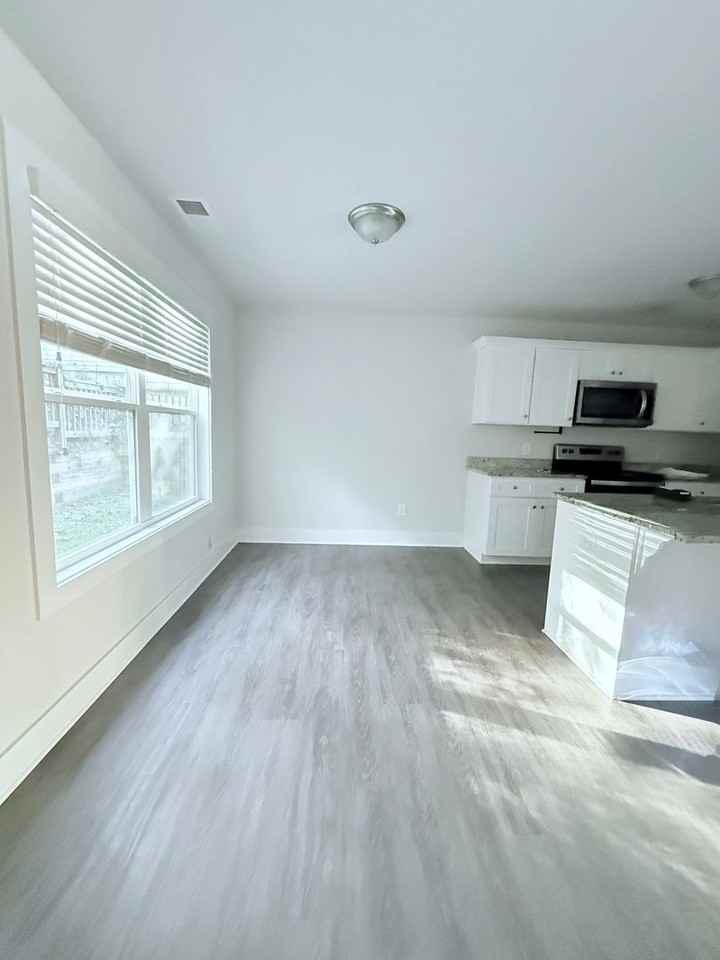 5210 Phoenix St - Photo 3 of 16