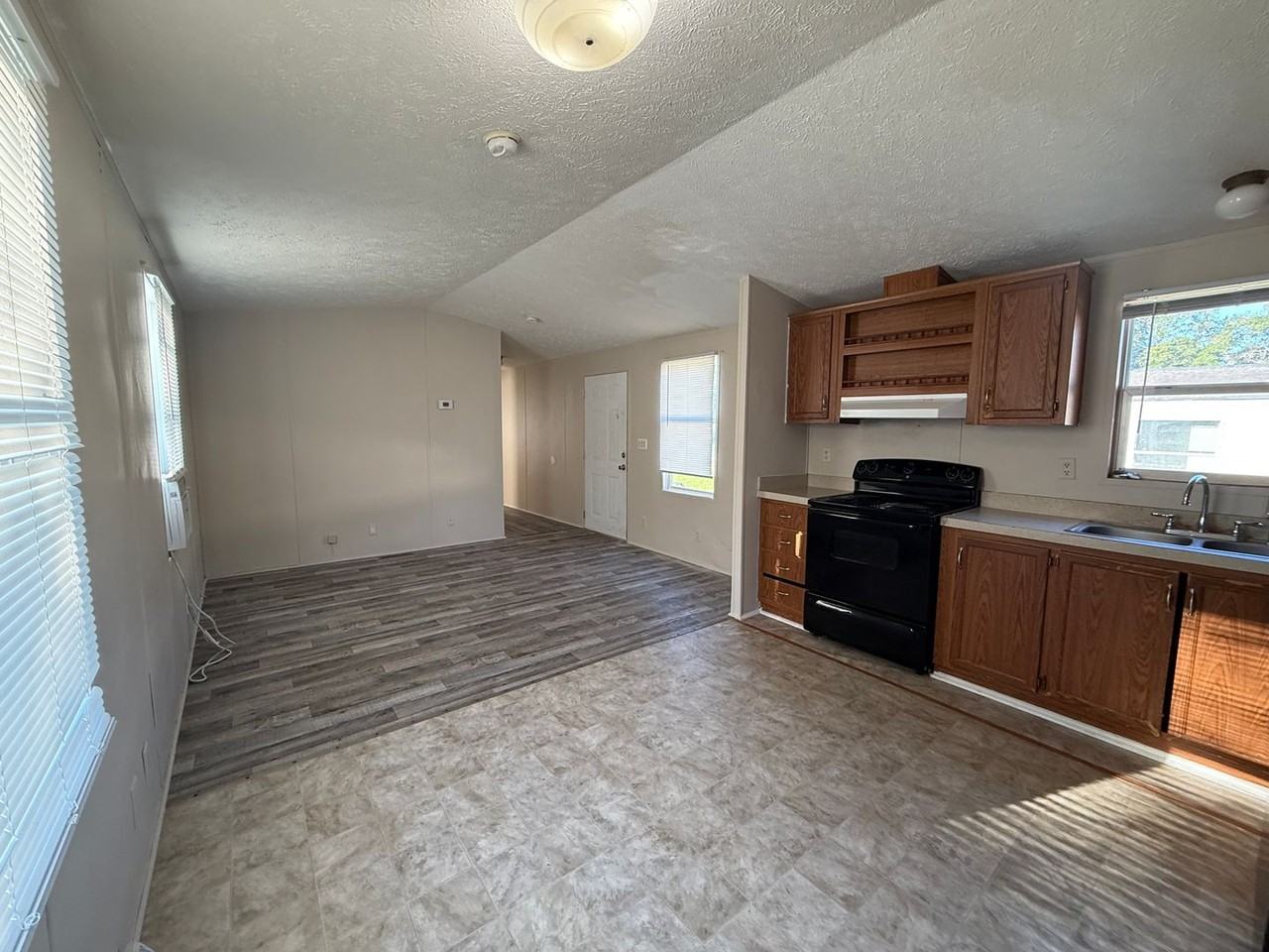 2210 Center St - Photo 3 of 10